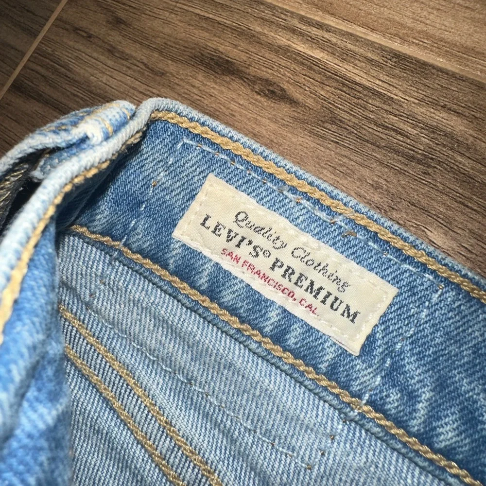 Levi’s Wedgie Straight Light Denim Jeans - Picture 12 of 12
